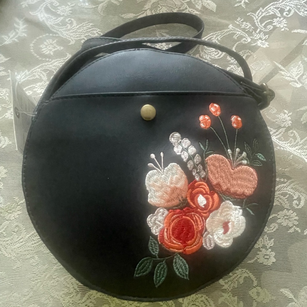 Elegant Black Floral Embroidered Crossbody Bag